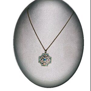 Western European Elegant Court-style Pendant / Necklace